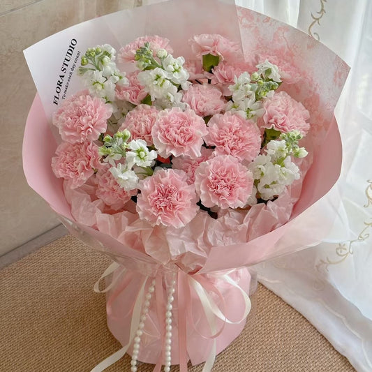 Pasztell Ragyogás – Prémium Szegfűcsokor